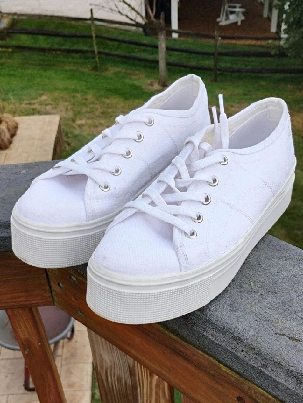 Steve Madden classic white